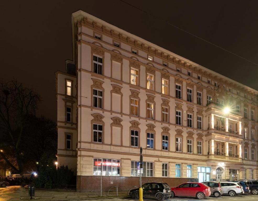 Kamienica Centrum Nr 17 *
